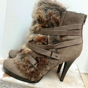 👍 Elle Faux Fur  Suede Heels Size 8.5.   A6